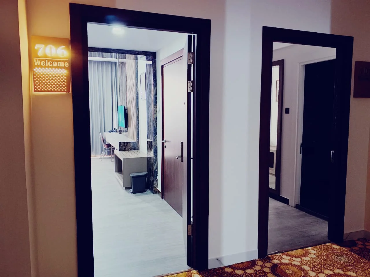 Connecting Room